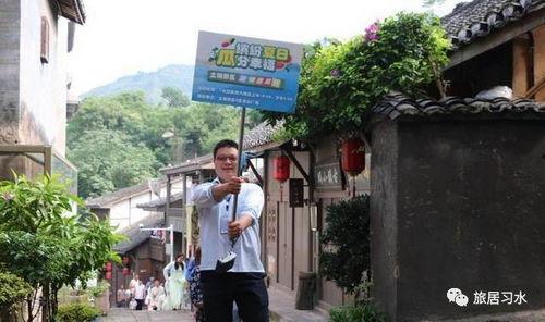 彝族古镇吃瓜群众,吃瓜群众的欢乐盛宴