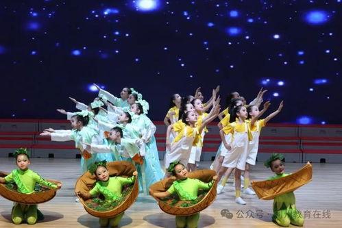 学生开学舞蹈吃瓜